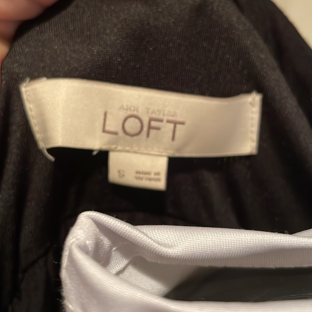 Loft Sleeveless Black Dress Detailing on Front Size S - Picture 8 of 9